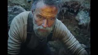 بيلاقي كنز من الدهب في وقت الحرب العالميه والجنود الاعداء بيطاردوه عشان ياخدو الدهب منه ملخص فيلم 