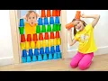 Download Lagu Kids play with colored cups and learn how to share