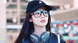 بنت عبيطه بتدخل لعبه مقابل ملايين بيتنمروا عليها مفكرين هتخسر بس شاب وسيم صدمهم وبيحميها ملخص مسلسل 