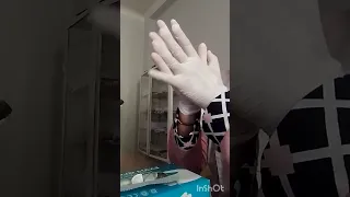 معلومات عن القفازات الطبية وطريقة ارتداء غير المعقمة منها 