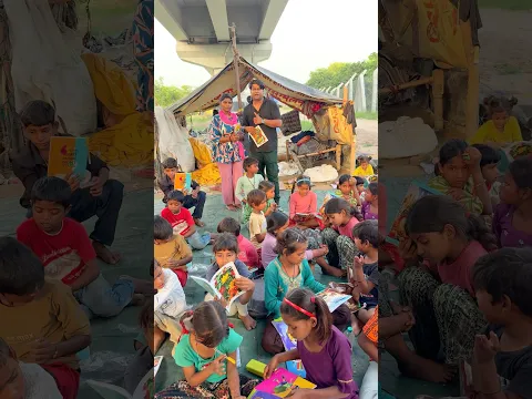 छोटे बच्चों को फिरी में दे रही हैं शिक्षा #viral #shortvideo #shortsvideo
