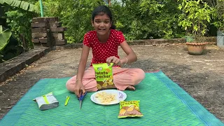 কৃতিকা Potato Cracker খাবারের প্যাকেট এর ভিতর থেকে কি কি নতুন Gift পেলো@Kritika Channel  
