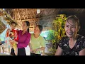 Download Lagu Tieu Vi was erg verdrietig en ging op bezoek bij Phuc Ha, de weldoener die haar leven had gered.