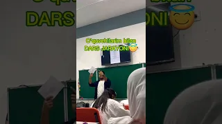 أدرس مع الطلاب بطريقة فكاهية في الامتحان ايضا 