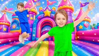 ¡Encuentra las Cajas Escondidas! Un Reto Gigante en el Castillo Inflable