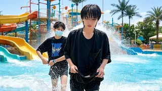 和男朋友去水上乐园玩疯了，最后一看手里的东西傻眼，真的对不起你！【一航】