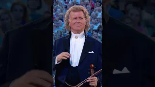 Can you guess Manoe’s favourite Vrijthof memory?✨ Watch this year's concerts: andreincinemas.com 🍿