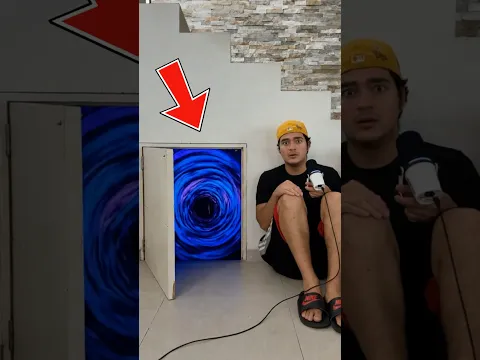 Algo OCULTA Está PUERTA 🚪😨 #shorts