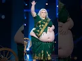 Download Lagu Van zwaarlijvige reus tot Indiase royalty | Saree-transformatie van Russische schoonheid 💚✨ #agt