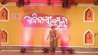 kuli hopon neng janamena santali song dance performance by kiss students in adivasi mela bbsr