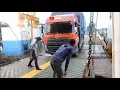 Download Lagu Truk nyangkut di Kapal, bus terpaksa turun mundur