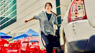 بنت جميله بتشتغل شرطيه وبتحاول تقبض علي مجموعه شباب عاملين موقع بينشرو عليه صور للبنات علشان يفضحوهم 