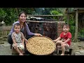 Download Lagu Harvest peanuts, smoked black pork, bring to market to sell with little daughter