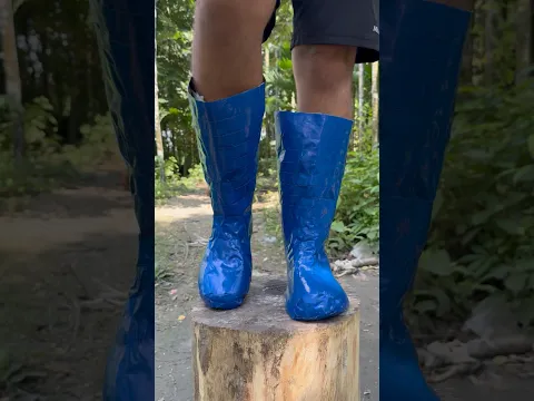 Bushcraft Skills: Smart Tricks to Make a New Gumboot in the Forest #bushcraft #survival #camping
