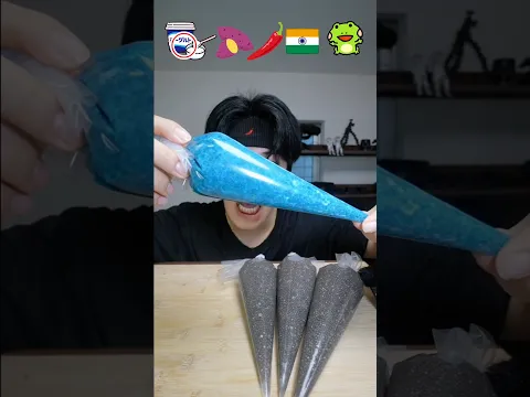 真っ青なカエルの卵w