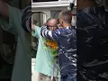 Download Lagu Random Acts of Kindness: Guy Surprises Strangers #shorts
