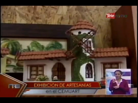 Exhibición de artesanías en el CEMUART