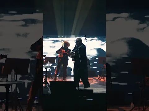 Las nuevas versiones en vivo forman parte de El Show (Edición Especial), ya disponible 🫰🏻