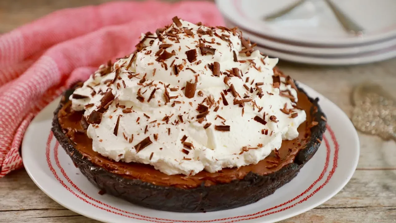 No Bake Chocolate Pie with 5 Ingredients - Gemma