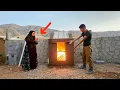 Download Lagu A skilled and humble master helps a widowed mother build a gazebo in the mountains.
