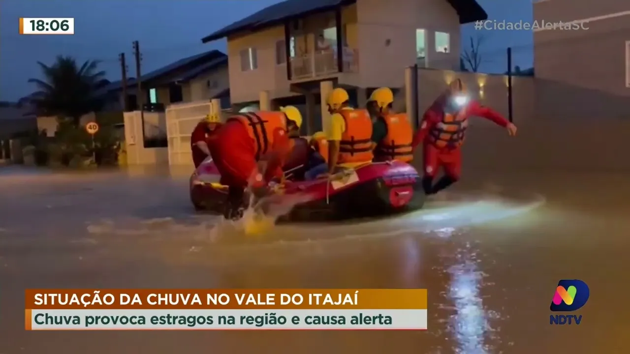 Pancadas de chuva provoca alagamentos e estragos na região do Vale do Itajaí