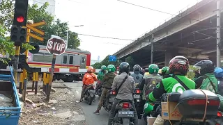 alarm bentrok ns versus len 2022 railroad crossings makaliwe grogol