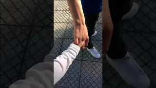 ايدي على ايدك كده 