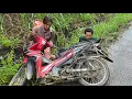 Download Lagu Single mother risks her life to save man in dangerous traffic accident