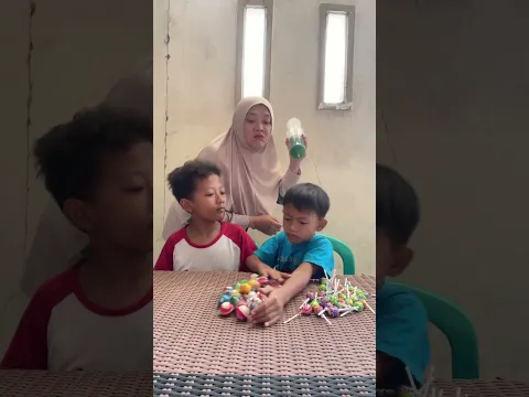 BROTHER GIVE ME BACK CANDY😁😅 #funny #hiburansegar #comedy #shorts #humor