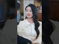 富商祈求神女的庇護，下一秒她從畫像裡走出，跟他的兒子契下婚約，其他人並不知道她神女的真實身份，竟當眾羞辱她！