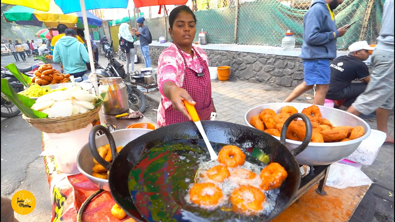 Struggling Engineer Girl Selling Medu Vada, Poha, Idli Rs. 30/- Only l Pune Street Food