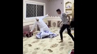 Download Funny Arab videos part 1 MP3