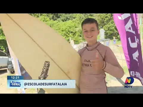 Projeto na praia do Atalaia oferece aulas de surf gratuitas para todas as idades