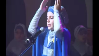 طفلة تنشد قصيدة رائعة في سيرة الرسول صلى الله عليه وسلم 