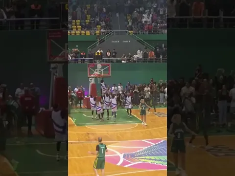 Hot Shot with the BUZZER-BEATER DUNK! 🚨🏀 Does this count?! #Globetrotters #basketball #trickshot