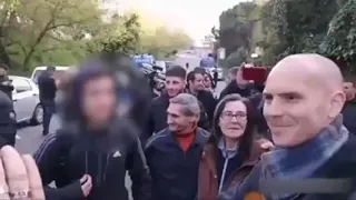 Simone, il 15enne che a Torre Maura ha sfidato Casapound