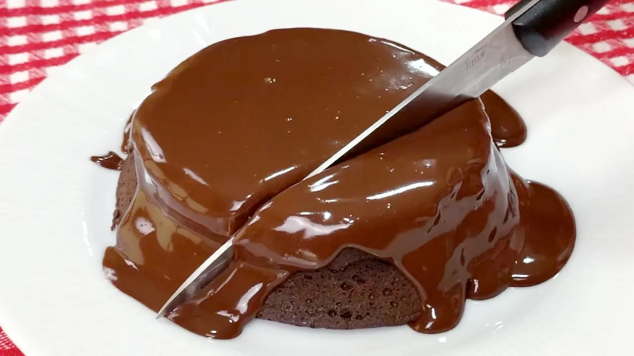 Como Fazer Bolo de Caneca de Chocolate (DELICIOSO!)