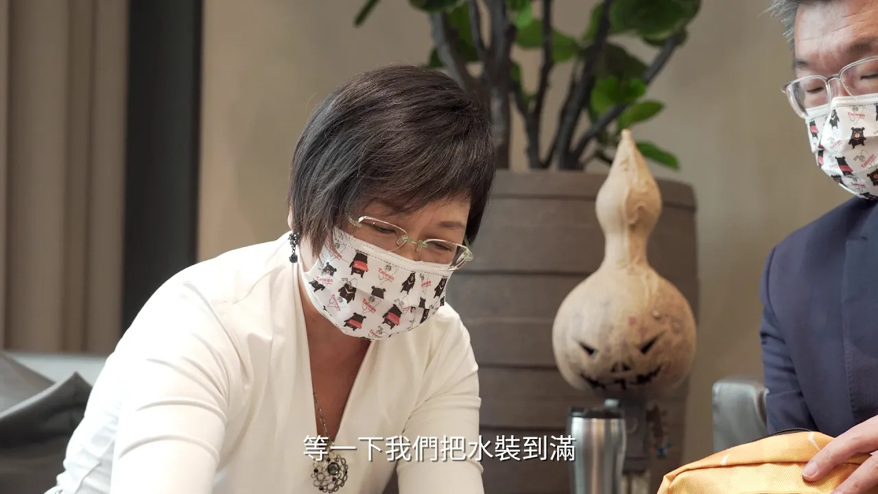 播放影片-僑委會防疫關懷包大咖來開箱-立法院副院長蔡其昌直播精華版