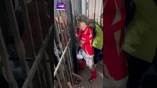 أفتح الباب عيب كده    إمام عاشور عاوز يدخل بنته الملعب و الأمن رافض دندنها