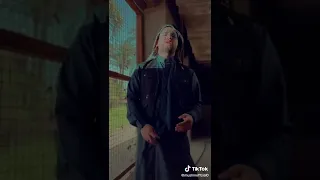 افضل كده علي وضعك عايش 