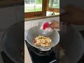 Download Lagu Masak sambil momong bayi kecil ku#comedyshorts #adayinmylife #kegiatanmemasak #cookinghumor #food 