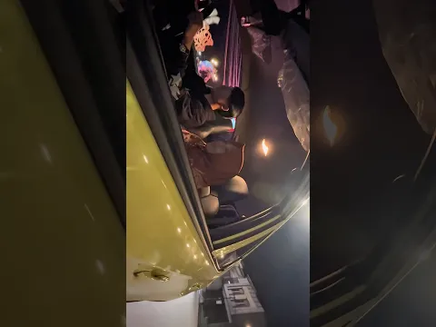Bareng mama dulu ya, nanti bareng km