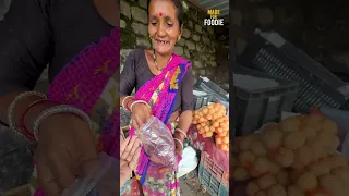 Tez Barish Ke Baad Bhi Ye Pahadi Aunty Sadak Par Bech Rahi Hain Akhrot! 🥺🌧️🌰