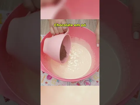 BOLO DE CHOCOLATE QUE JÁ SAI MOLHADINHO DO FORNO! #shorts