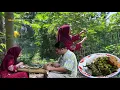 Download Lagu Petik sayur di kebun, masak teri pokak cabe ijo santan pedas, perkedel tempe,masakan desa