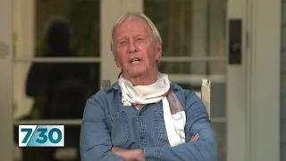 paul hogan plays himself in his new movie the very excellent mr dundee 7 30