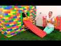 Download Lagu Mama hilft Vlad und Niki beim Bau eines Kinderspielhauses