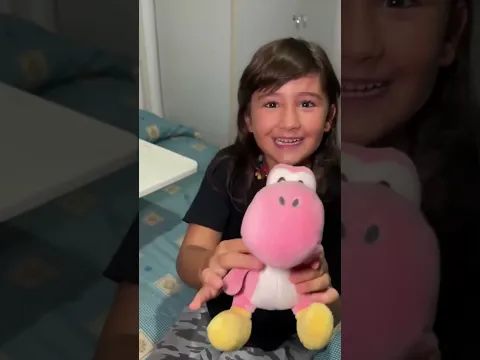 Mi SOBRINA ESCONDE algo MISTERIOSO en UNA CAMISETA 😮
