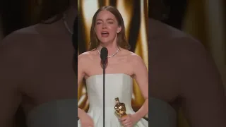 EMMA Stone opens Up : wardrobe Malfunction during BEST Actress win at 2024 Óscars????