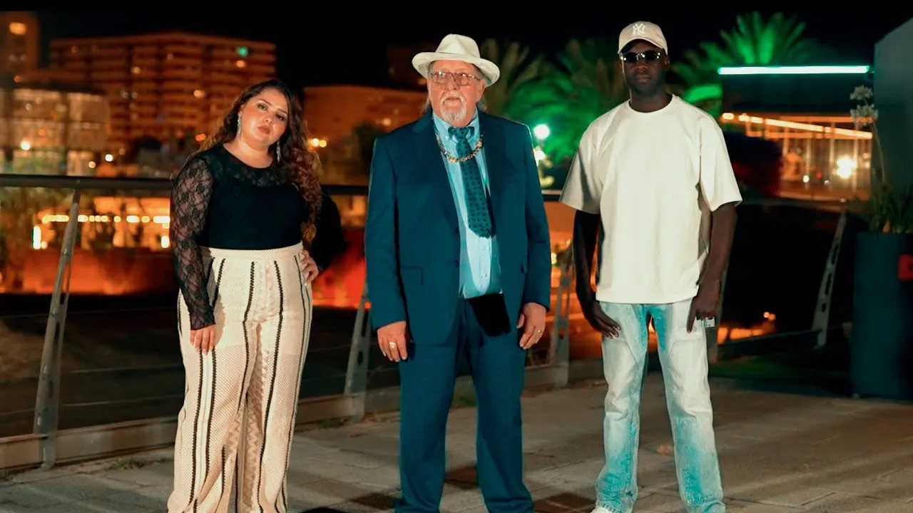 Junco - Mi Primer Amor 2.0 Ft. La Cebolla, Negro Jari (Videoclip Oficial) Junco - Mi Primer Amor 2.0 Ft. La Cebolla, Negro Jari (Videoclip Oficial)